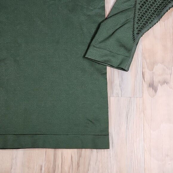 🔺️Fabletics Olive Green "Dylana" Long Sleeve Athletic Top Medium - Picture 7 of 10
